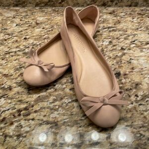 Sz 9.5 Vera Wang ballet flats. Tan with grosgrain bows